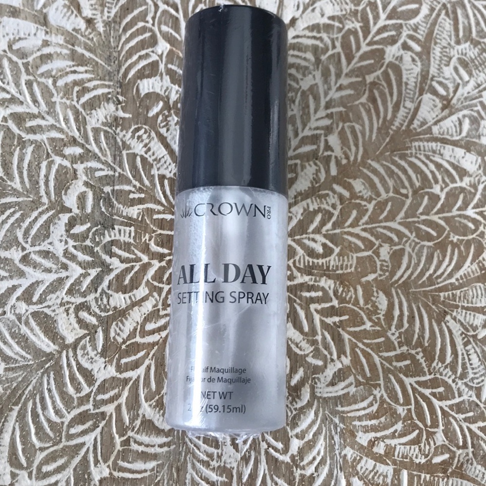 CROWN 👑 all day makeup setting spray
